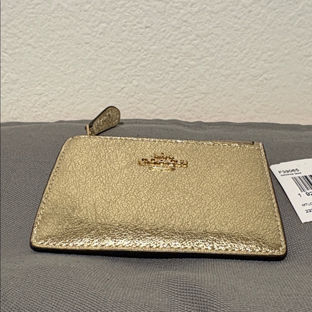 SOLD COACH Gold ID Multi Card Case With Keychain - Picture 7 of 7